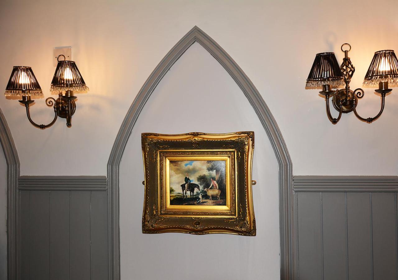 The Bell Shifnal 호텔 외부 사진